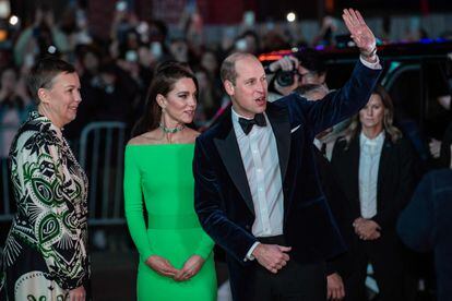 Para la ocasión, la princesa de Gales ha decidido alquilar un vestido verde de la firma Solace London a través de la plataforma HURR para mostrar así su apoyo a la moda sostenible y circular. 