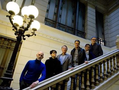 Palomas, Cunill&eacute;, Cara, Prats, Cuartiella y Carreras, ayer, en la sede de &Ograve;mnium Cultural.