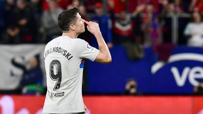 El gesto de Lewandowski tras ser expulsado ante Osasuna.