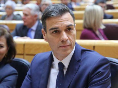 El presidente Pedro Sánchez, con la vicepresidenta del Gobierno, Carmen Calvo.