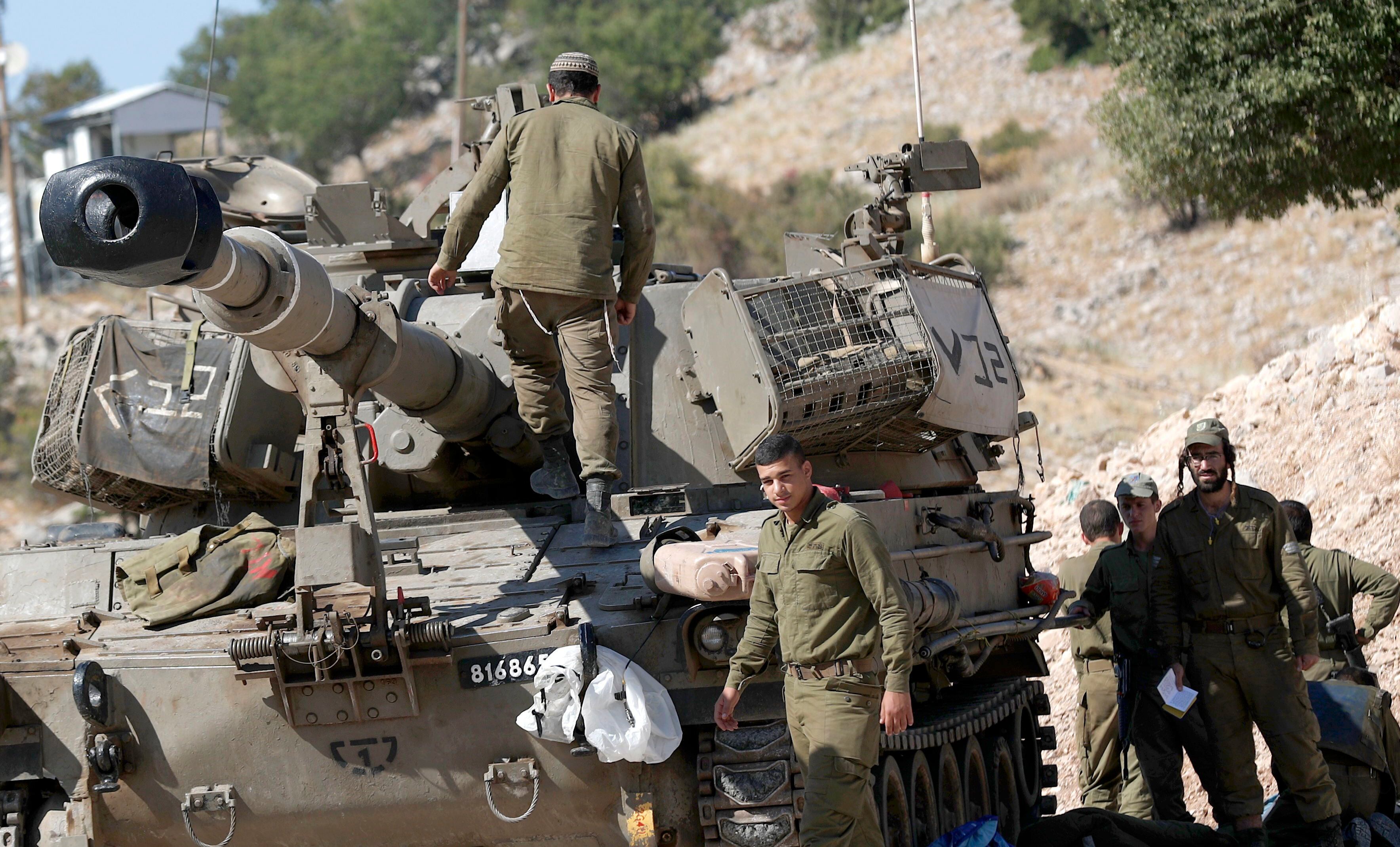 El Ejército israelí despliega vehículos blindados en los Altos del Golán en agosto de 2019. 