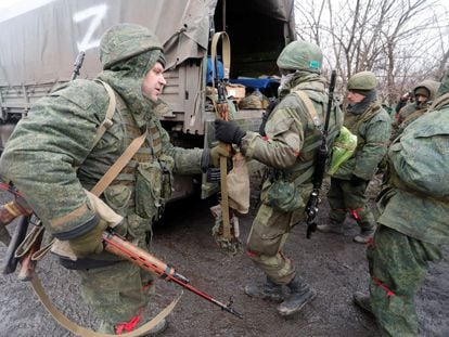 Miembros de las tropas prorrusas, en marzo en la región de Donetsk (Ucrania.