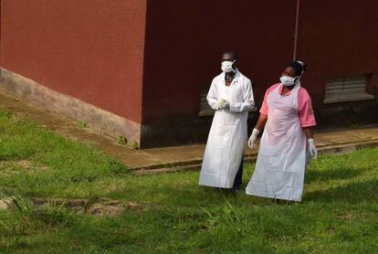 Personal médico en Uganda en el hospital de Bwera, cerca de la frontera con la República Democrática del Congo.
