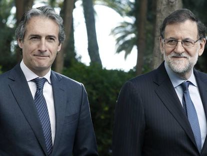 El presidente del Gobierno, Marioano Rajoy, junto al ministro de Fomento, &Iacute;&ntilde;igo de la Serna.