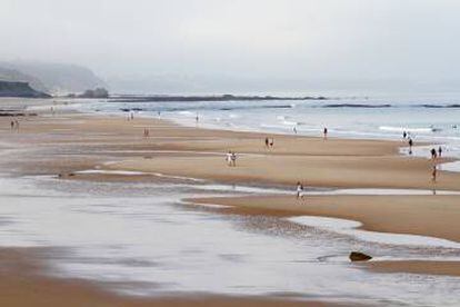 Marea baja en la playa de Biatrriz, en el País Vasco francés.