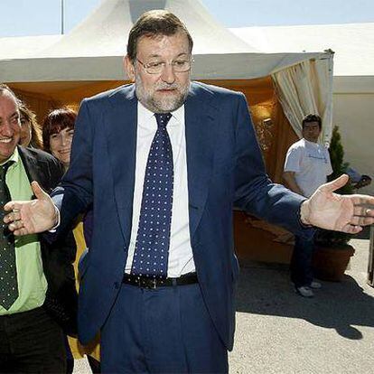 El líder del PP sale de la rueda de prensa tras entrevistarse con el Rey en el Palacio de La Zarzuela