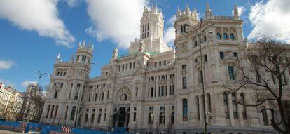 Palacio de Cibeles, tambi&eacute;n conocido como el Palacio de las Comunicaciones, porque antes de albergar el Ayuntamiento de Madrid, fuer la sede de Correos.