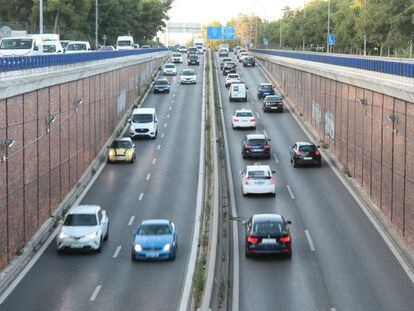 Tráfico en la A-42 a la altura de Plaza Elíptica, en Madrid. 