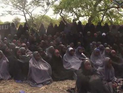 Fotograma del vídeo difundido por Boko Haram tras el secuestro.