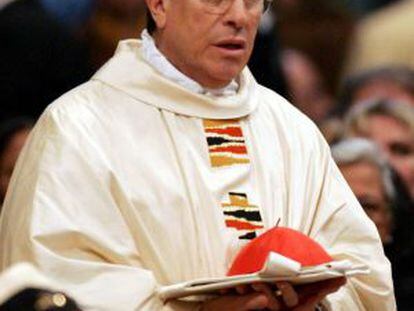 El cardenal hondureño Óscar Andrés Rodríguez Maradiaga, en una misa por el fallecido papa Juan Pablo II, en mayo de 2005.