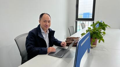 El biofísico chino He Jiankui, en su nueva oficina de Pekín.
