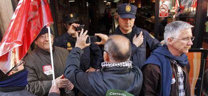 Detalle de un momento en Valencia de la huelga general del 29-M de 2012.