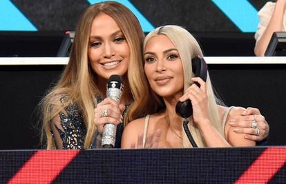 Jennifer Lopez y Kim Kardashian, en el telemarat&oacute;n, Somos una voz.