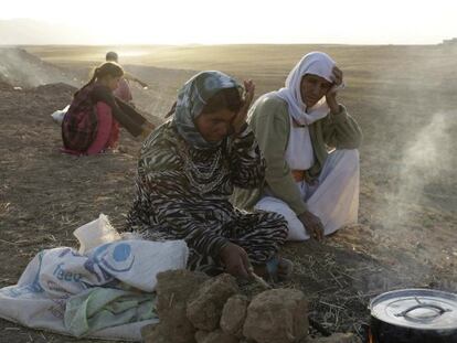 En la foto, desplazados de la minoría yazidí en Sinyar | En el vídeo, testimonio de un superviviente de una matanza yihadista