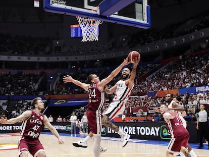 Grazulis Tries To Block Fournier.
