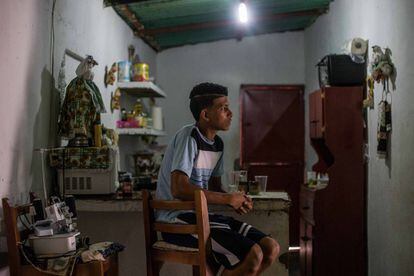  Un joven en el municipio de Acevedo (Estado de Miranda), despu&eacute;s de que una supuesta OPL detuviera a su hermano.