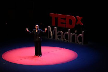 Antonella Broglia, organizadora de TEDxMadrid en el evento de 2015 en el Teatro Circo Price.