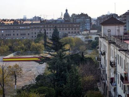 Vista de la parcela de los antiguos cuarteles de Sant Andreu