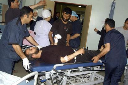 Un sirio herido en el tiroteo ocurrido este lunes es atendido en un hospital en Gaziantep (Turqu&iacute;a).