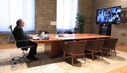 El presidente de la Generalitat, Quim Torra, en una reunón telemática con sus consejeros