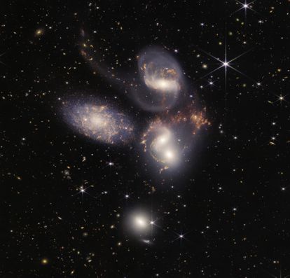 El 'Webb' ofrece una vista del polvo espeso del Quinteto de Stephan, un cúmulo de galaxias que está a unos 300 millones de años luz.