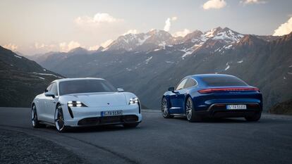El primer eléctrico de Porsche es una berlina deportiva con opciones de 630 y 761 CV, con una batería de 93 kWh que le otorga una autonomía de 450 kilómetros. El de acceso, llamado Turbo, cuesta 155.648 euros y el más potente, Turbo S, arranca en los 189.528 euros.