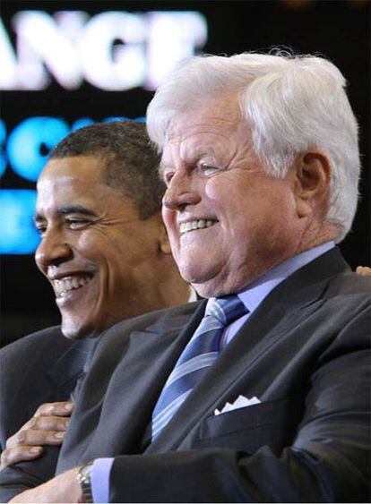 Edward M. Kennedy junto a Barack Obama.
