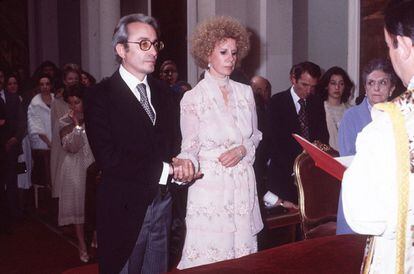 Boda de la duquesa de Alba, Cayetana Fitz-James Stuart, con Jes&uacute;s Aguirre, en el Palacio de Liria de Madrid, el 16 de marzo de 1978. 
