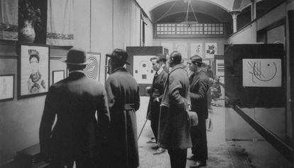 Exposición de Picabia en las Dalmau (1922). Abajo, portada del catálogo de la exposición de Dalí (1925).