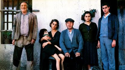 El reparto de 'Los santos inocentes' (1984), dirigida por Mario Camus.