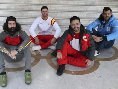 Herrero, Hernández, Eguibar, Montoya y Salarich, en la sede del COE. Foto: ANDREA COMAS / Vídeo: El equipo de snoboard cross. / DMAX / EUROSPORT