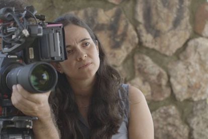La cineasta Gloria Carrión durante el rodaje del documental.