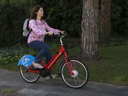 Una de les bicicletes del nou servei públic compartit metropolità, l'eBicibox.