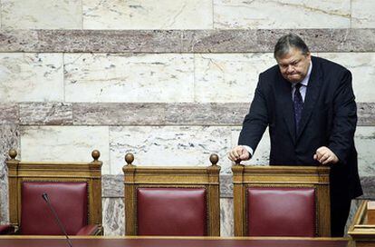 El ministro de Economía griego, Evangelos Venizelos, tras la última sesión parlamentaria.