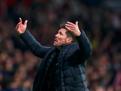 Simeone, ante el Liverpool.