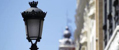 Una farola en una calle de Madrid.