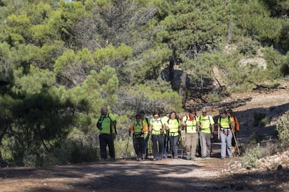 Senderistas en el inicio del tramo que lleva de Beas de Segura a Hornos de Segura.