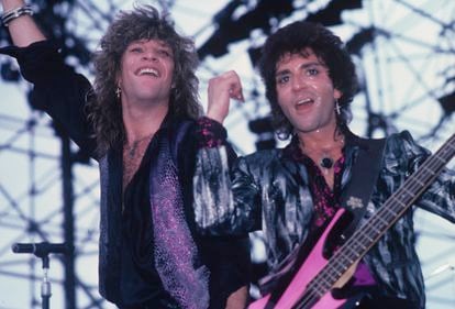 Jon Bon Jovi (left) and Alec John Such in concert in 1987. 
