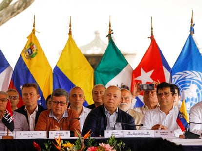 Negociadores del Gobierno y del ELN, en Caracas, Venezuela, en una de sus reuniones celebradas el 21 de enero de este año.