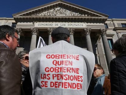 Manifestacion de pensionistas frente al Congreso de los Diputados.