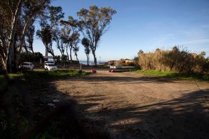 Terrenos junto a la playa del Alicate, donde se ubicará otro de los hoteles que apoyarán desde la Junta de Andalucía.
