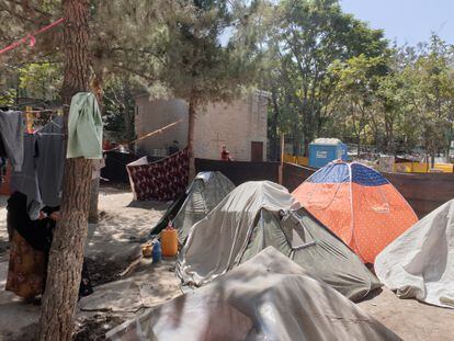 Aspecto del campamento que los desplazados por los últimos combates han instalado en el parque de Shahr-e Now en Kabul
