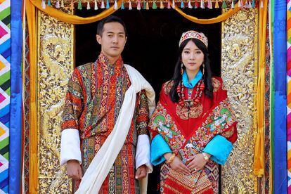 La princesa Eeuphelma Choden Wangchuck y Dasho Thinlay Norbu el día de su boda.