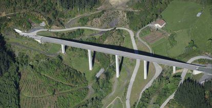 Túneles y viaductos de las obras del tren de alta velocidad en la zona de Bergara FOTO: L. RICO