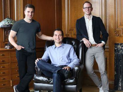 Los fundadores de Airbnb, Brian Chesky, Nathan Blecharczyk y Joe Gebbia.
