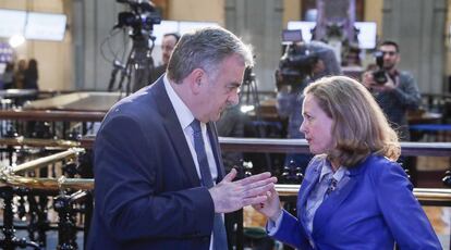 El consejero delegado de BME, Javier Hernani, y la vicepresidenta de Asuntos Económicos, Nadia Calviño.