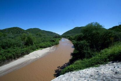 Vista del río Sonora, contaminado por un derrame de ácido.