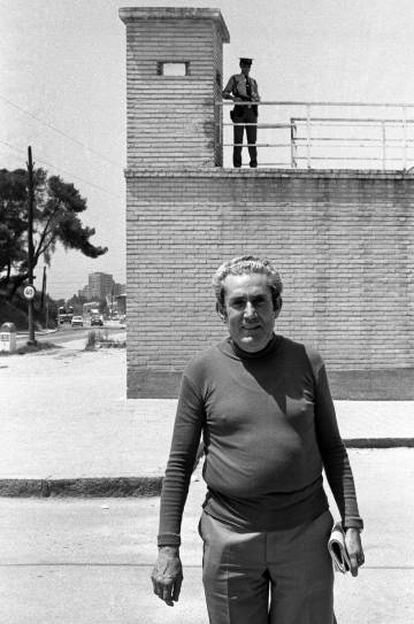 Marcelino Camacho, a las puertas de la cárcel de Carabanchel, el 12 de junio de 1976.