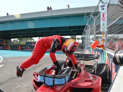Carlos Sainz, después de sufrir un accidente en el circuito de Miami.