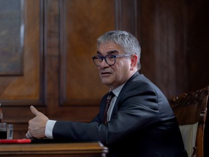 Mario Marcel ministro de hacienda de Chile en su despacho en Santiago el 22 de agosto de 2023.